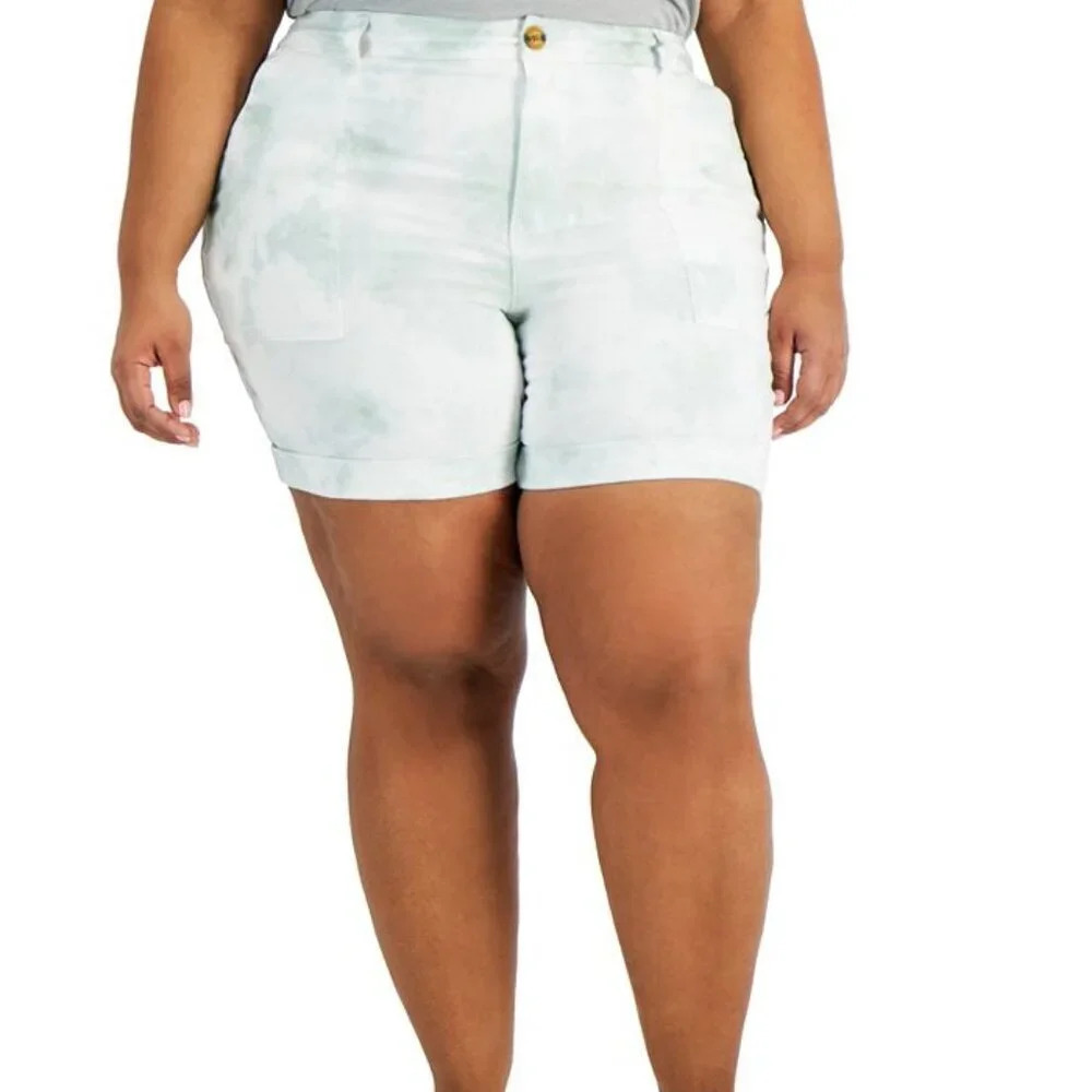 NWT Style & Co. Green and White Mid Rise Roll Cuff Bermuda Shorts in Size 18
